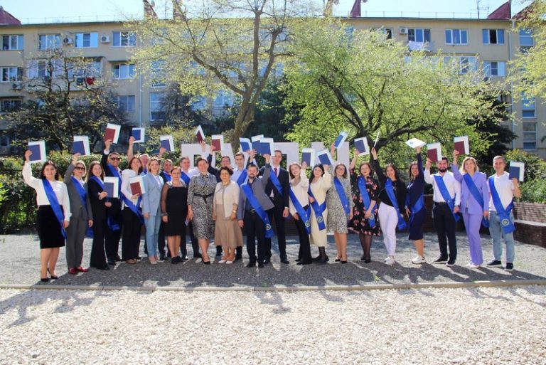 В Сочинском институте РУДН состоялась церемония вручения дипломов ...